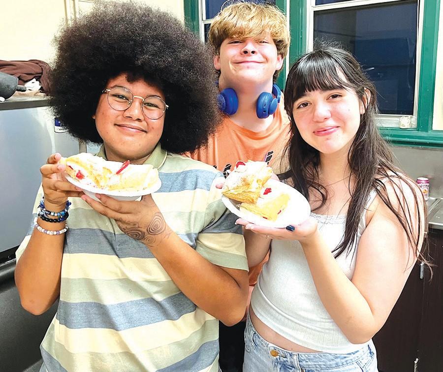 Sophomores take title in French cooking contest